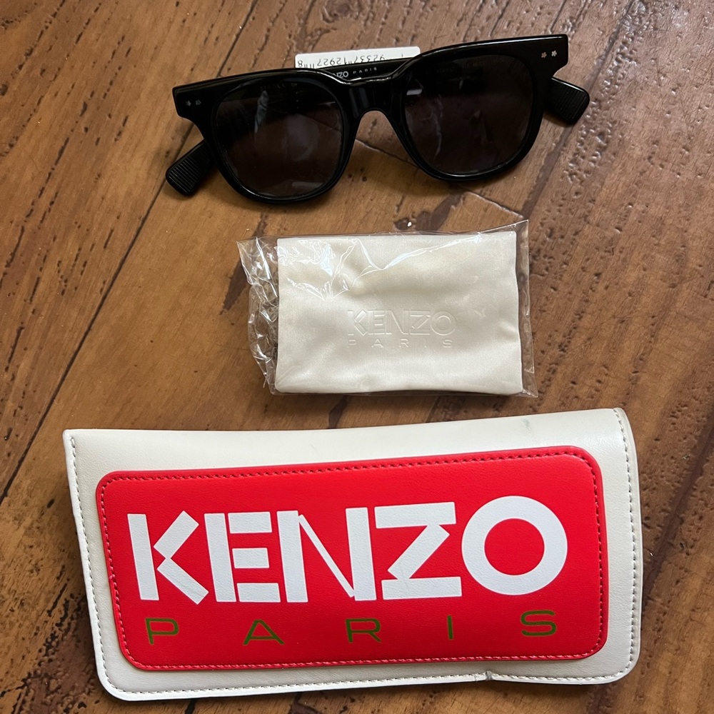 Kenzo black square
Sunglasses brand new with tags case and pouch included - Picture 1 of 6